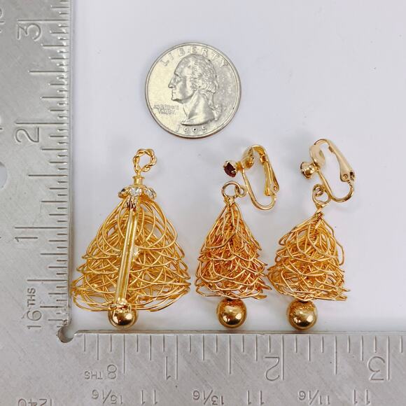 Vintage Gold Tone Rhinestone Christmas Tree Pendant Brooch Clip-On Earrings Set - Picture 8 of 9